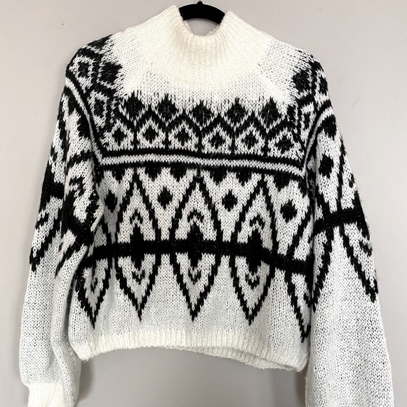 Hollister Sweaters - Hollister Cropped Sweater